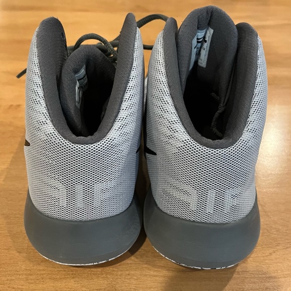 Gently used Nike “air-precision” basketball shoes - Picture 5 of 8